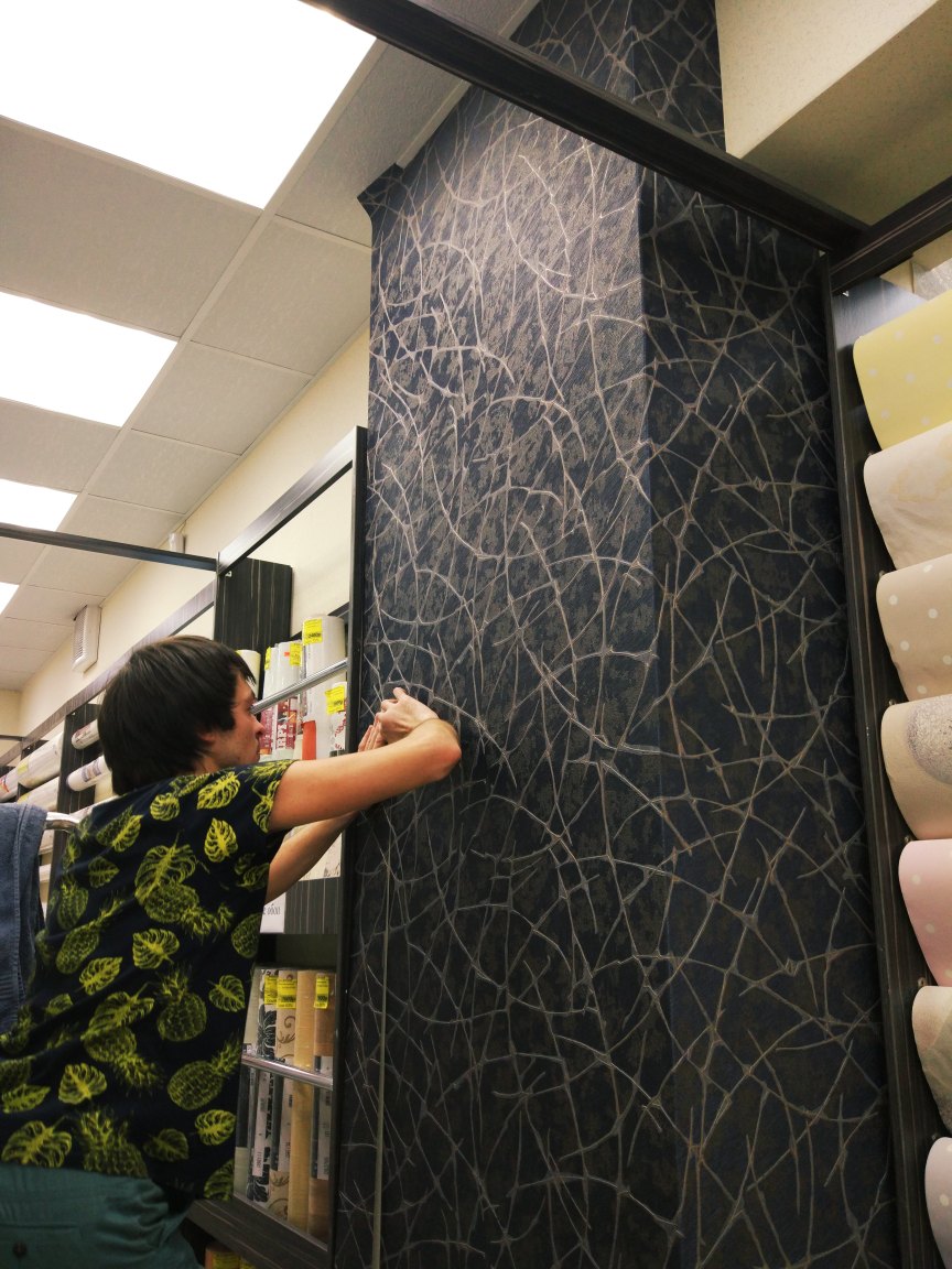 Благодарим за поклейку обоев в нашем салоне мастера Александра!