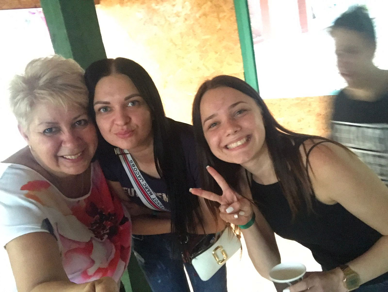 Поздравление от сотрудников компании «Евро Обои» собственникам компании